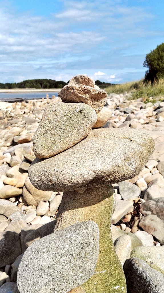 LesTasters's tweet photo. Passe-temps nouvelle mode? les cairns sur les îles (et presqu'île) #morbihan #tourisme #bretagne #mendu https://t.co/07Bsib0VRc