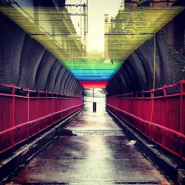 knithacker's tweet photo. HOTTEA Yarn Bombs the Williamsburg Bridge in Rainbow: https://t.co/XB2bUK98XI #yarnbomb #waybackhack #streetart https://t.co/211Fgfz5RJ
