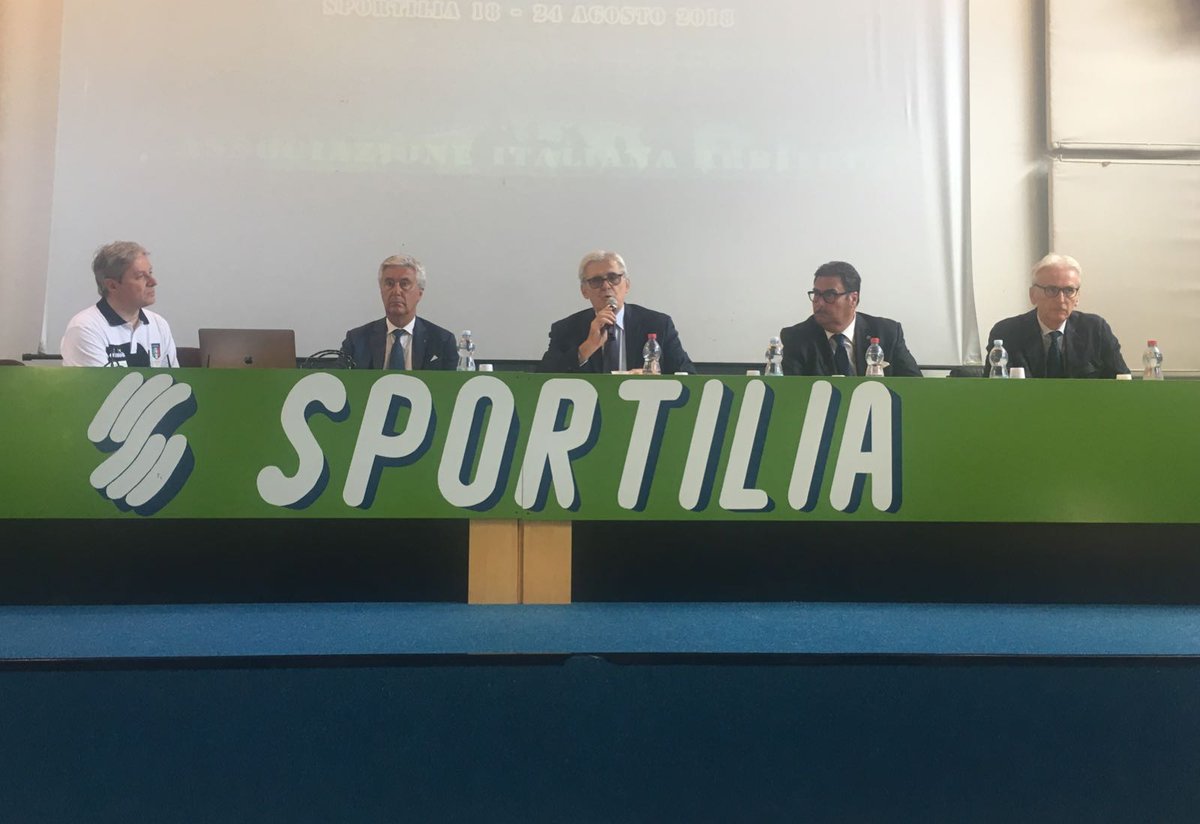 AIA_it's tweet photo. Il Presidente Marcello #Nicchi in visita agli #arbitri #CanD radunati a #Sportilia dal responsabile della Commissione Matteo #Trefoloni Presenti anche @CosimoSibilia Presidente della @LegaDilettanti Luigi #Barbiero coordinatore #SerieD e Mauro #deAngelis segretario https://t.co/0MEuYc6ICC
