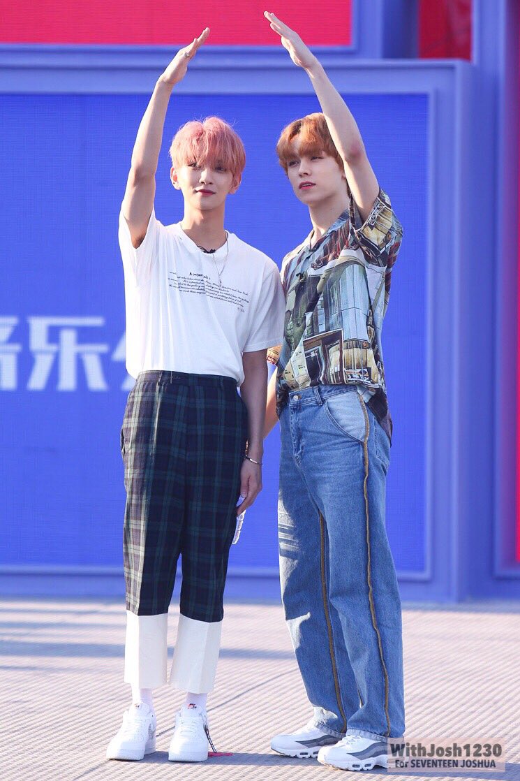 180823 IDOL HITS 출근
로켓즈 세 젤 귀 ㅠ 💘💘💘
#세븐틴 #조슈아 #SEVENTEEN #JOSHUA