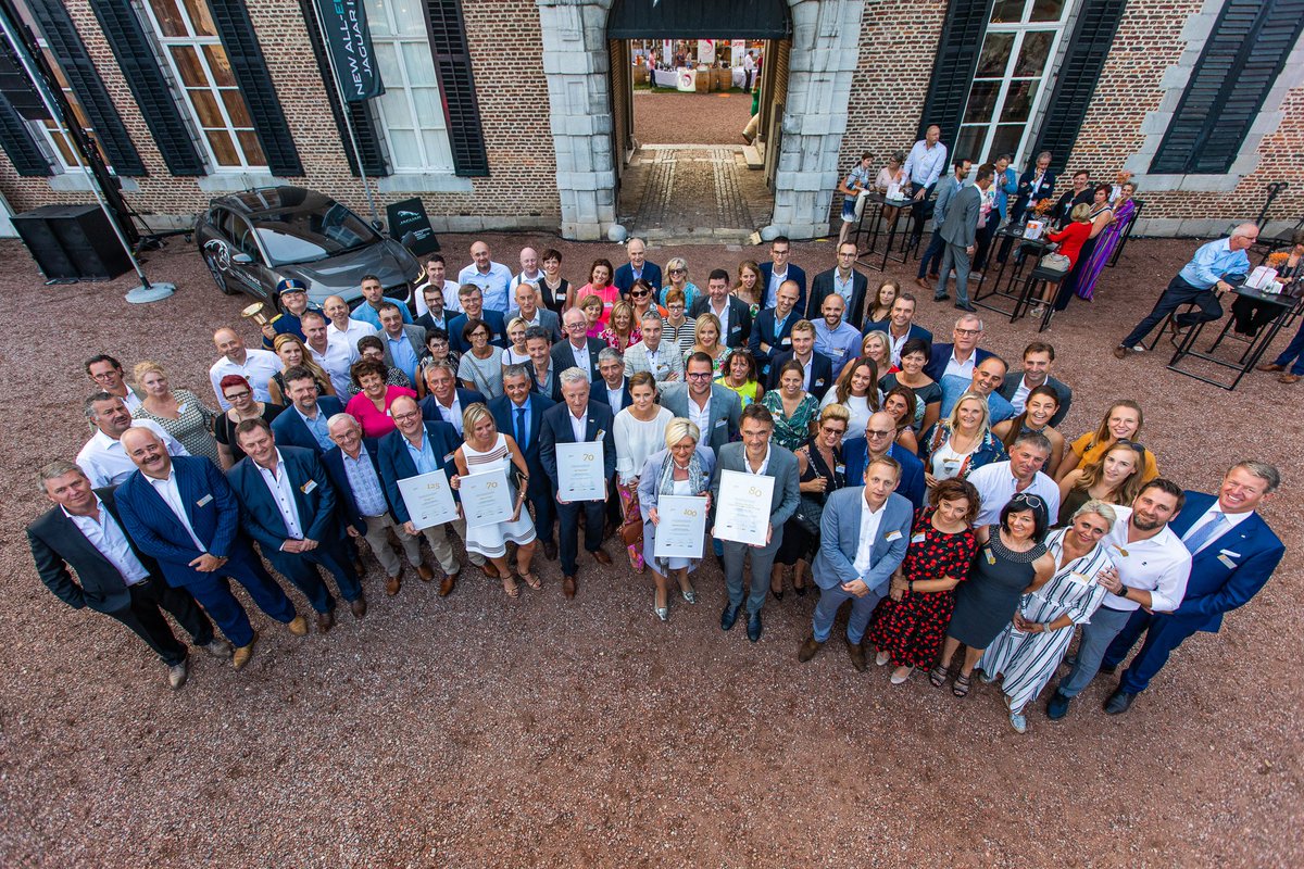 VOKA_Limburg's tweet photo. 🏰 We ontvingen meer dan 1.000 aanwezigen tijdens ons Zomerkasteelfeest. Op het wondermooie domein van het Kasteel van Betho werden de jarige ondernemingen in de bloemetjes gezet. 🎉 Meer foto's >> https://t.co/D0gs2nbWOV https://t.co/UVFHm0AcL7