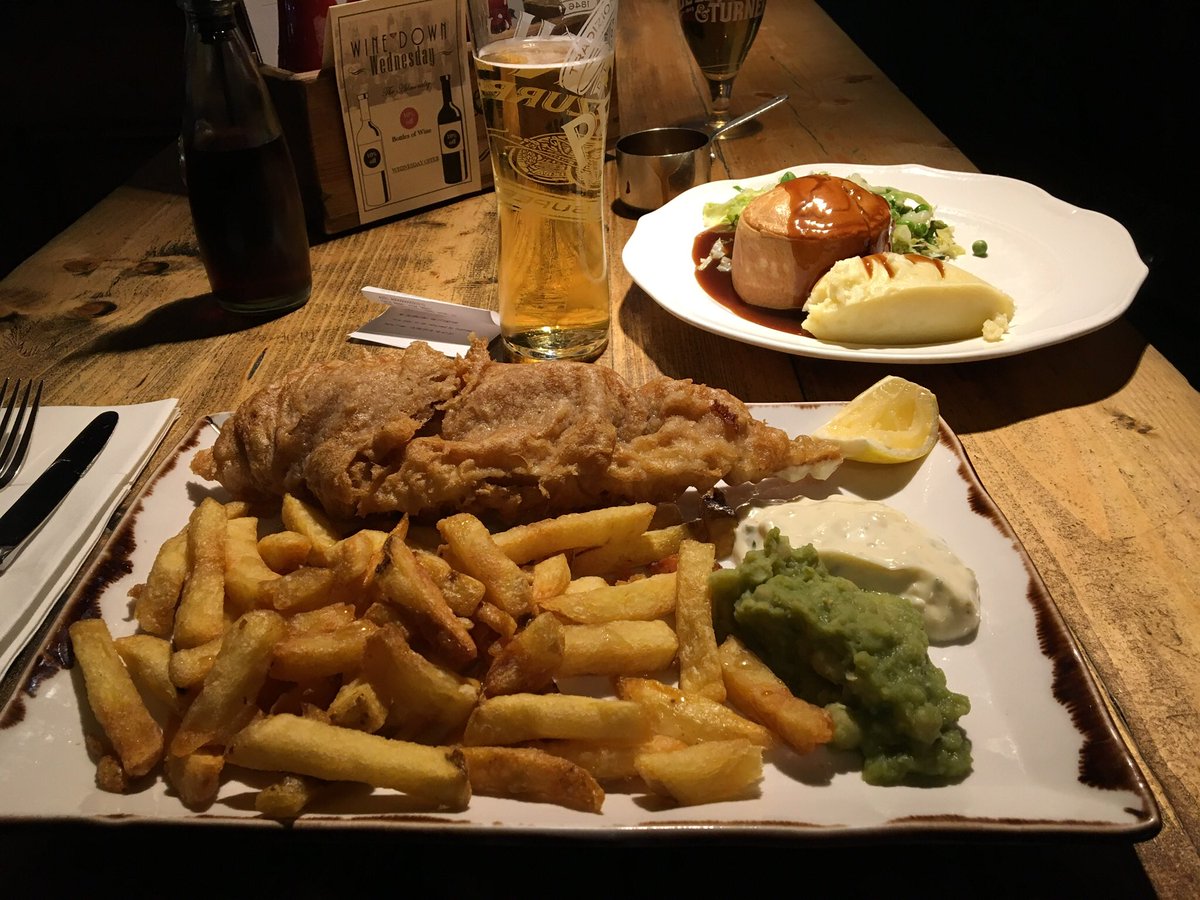 There is a wee bit of roadworks outside our doors but we are still open for business as usual <a href="/Lamb_and_Flag/">Lamb and Flag</a> #londonpubs #fullers