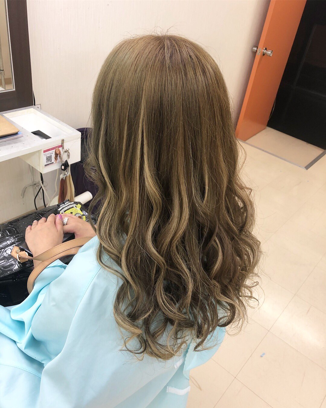 ট ইট র あるじゃんすー仙台店 エクステ専門店 シールエクステ 地毛の長さに合わせてメッシュを枚 地毛にメッシュ を入れるとダメージも気になるのでエクステでも出来ちゃうのでおススメですよ 数枚だけでも巻くととても可愛い ট ইট র あるじゃんすー仙台店 エクステ専門店 シールエクステ 地毛の長さに合わせてメッシュを枚 地毛にメッシュ を入れるとダメージも気になるのでエクステでも出来ちゃうのでおススメですよ 数枚だけでも巻くととても可愛い