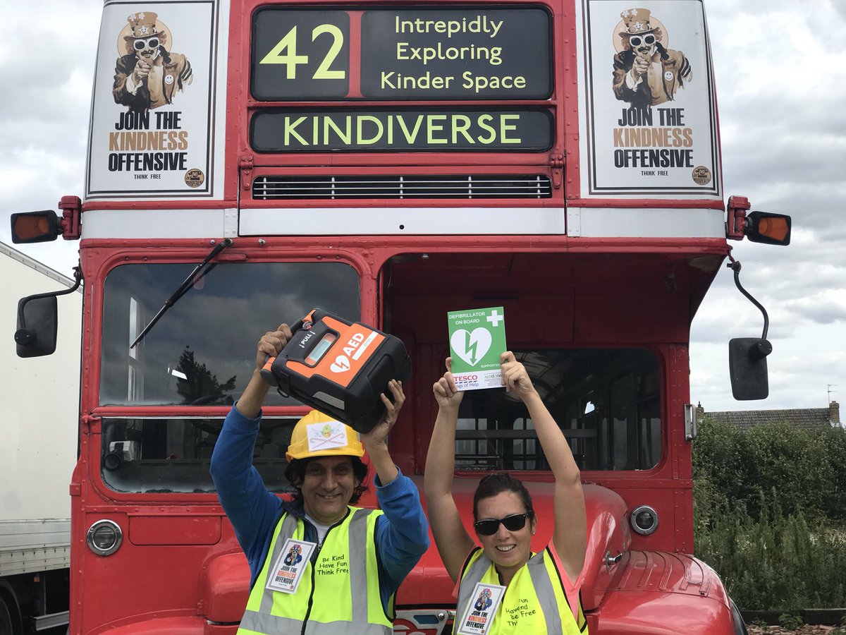 We’ve only gone and installed @Cardiac_Science G5 on the <a href="/KindOffensive/">Kindness Offensive</a> bus! Great to see another one out there <a href="/AEDdonate/">AEDdonate 💚</a> #boxonthewall