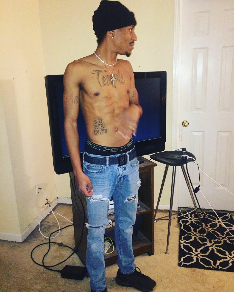 IAmPhlow tweet picture