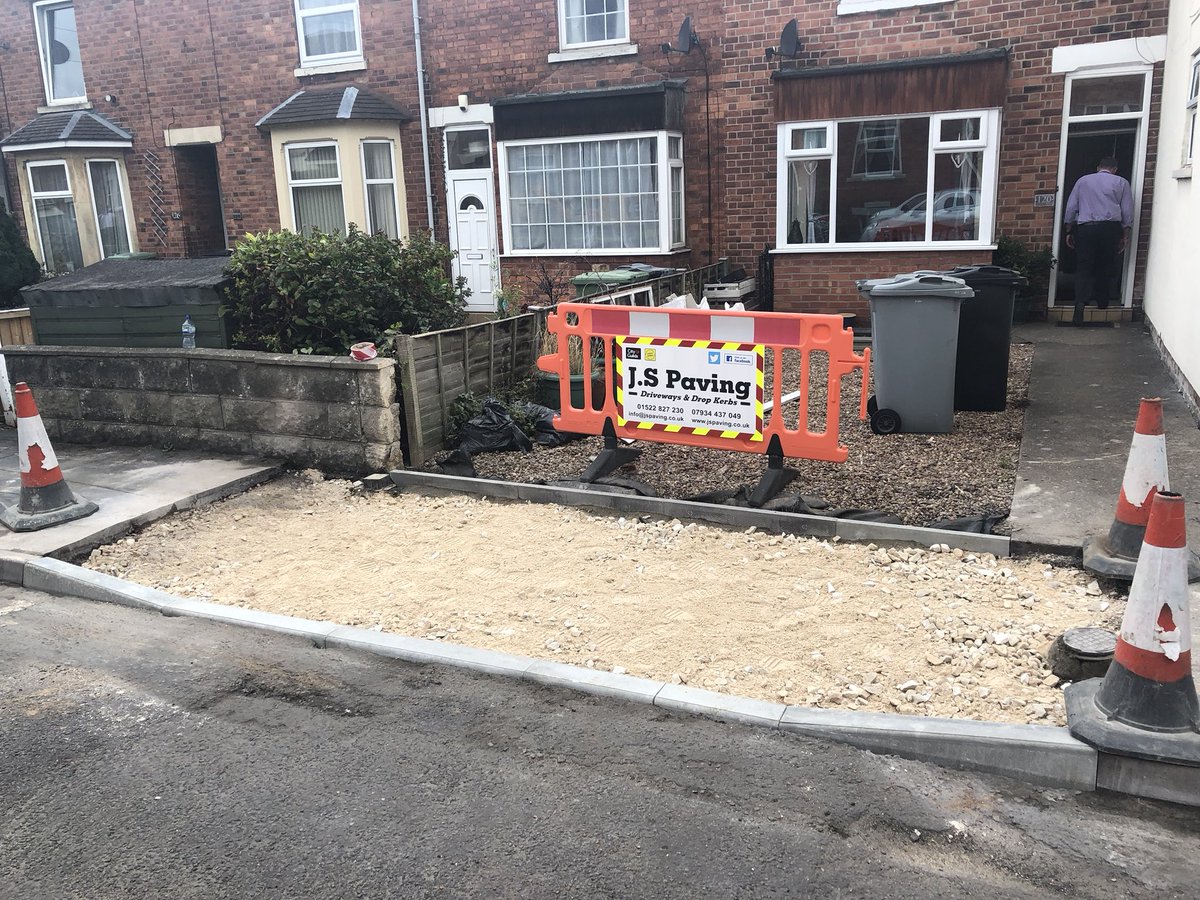 j_paving's tweet photo. Another #drop #kerb completed to LCC HIGHWAYS Specification. #jspaving #tarmac #dropkerbs 👷♂️ https://t.co/BaGJSbT04C