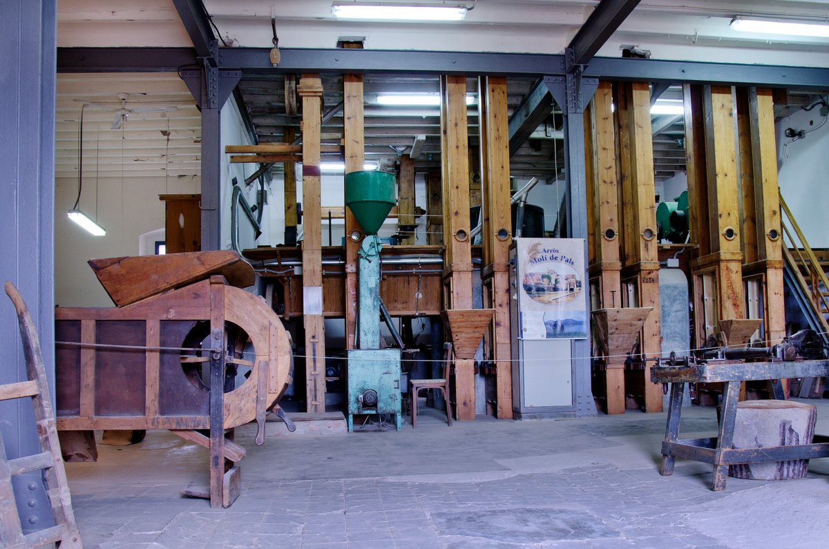 El molí vell va ser adquirit a la casa Vicente Torrejon l'any 1946 #descobrintlahistòria #empordaindustrial #arrosmolidepals @ Arròs Molí de Pals instagram.com/p/BmyaFUuDxal/… …