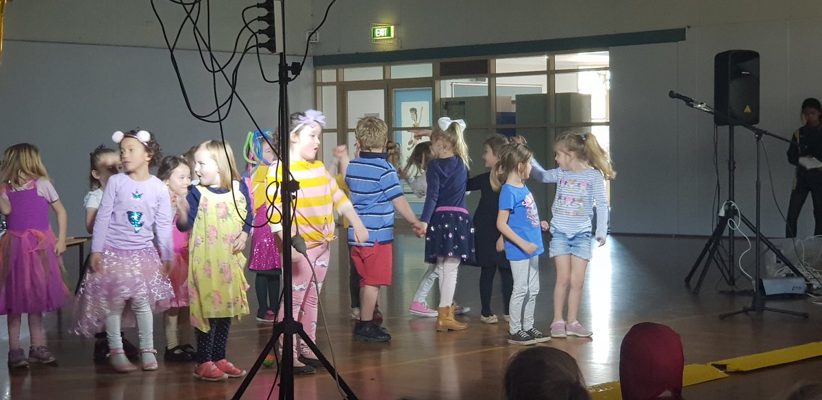 DarrynLyons's tweet photo. Amazing day #Laraprimaryjusdging Laras got talent #extroadinary #communityservice #kids #wonderful thankyou all at Lara primary x https://t.co/pfKhQfhVQC