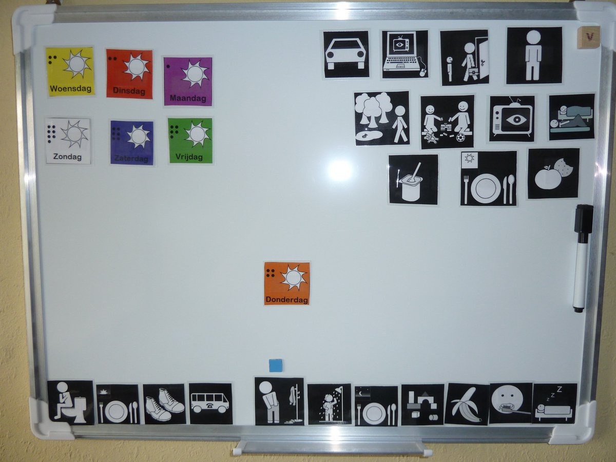 Ponylipjes's tweet photo. Kun jij het schema van mijn zoontje lezen? #pictos #dagschema https://t.co/lrBvn7KMR0
