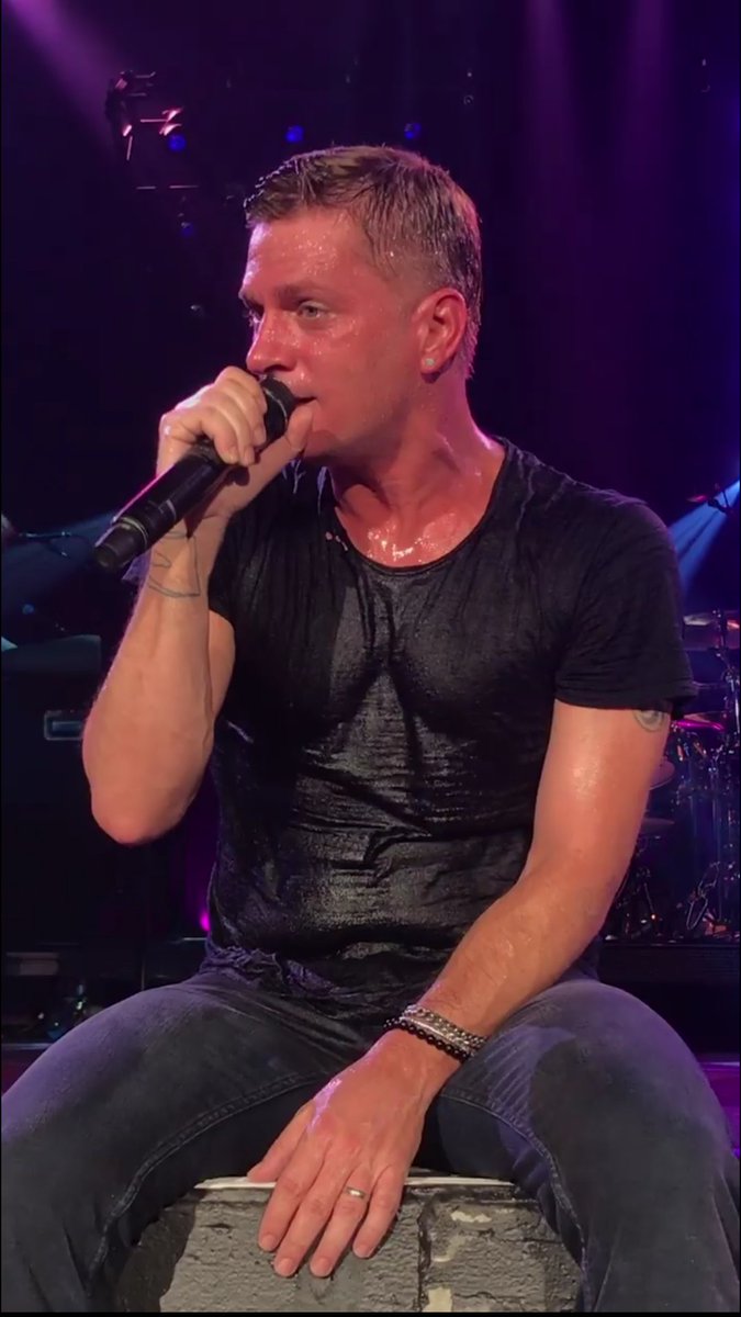 ThisisKirstenC's tweet photo. Dude seriously where were you playing at Hades ? 

How hot was it?  @ThisIsRobThomas  

#ManItsAHotOne 🔥☀️🌞🌡 https://t.co/Hk3FEBhzle