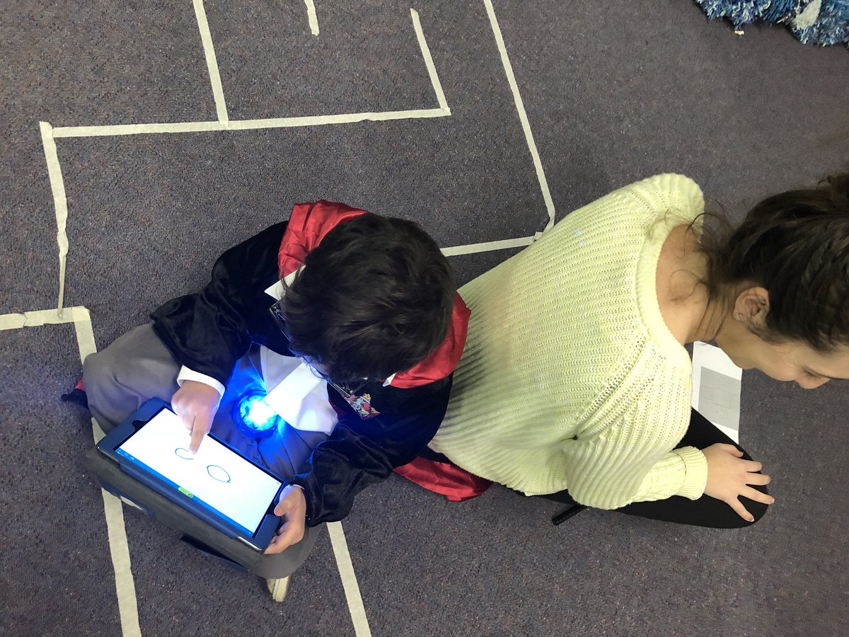 MrsQuartly's tweet image. Digital revamp of the classic communication and vocab and game! No peeking! Can you get Sphero to draw the right picture? @SpheroEdu @Sphero @Cessnockeps #robotics #digitallearningtools #edtech #aussieED