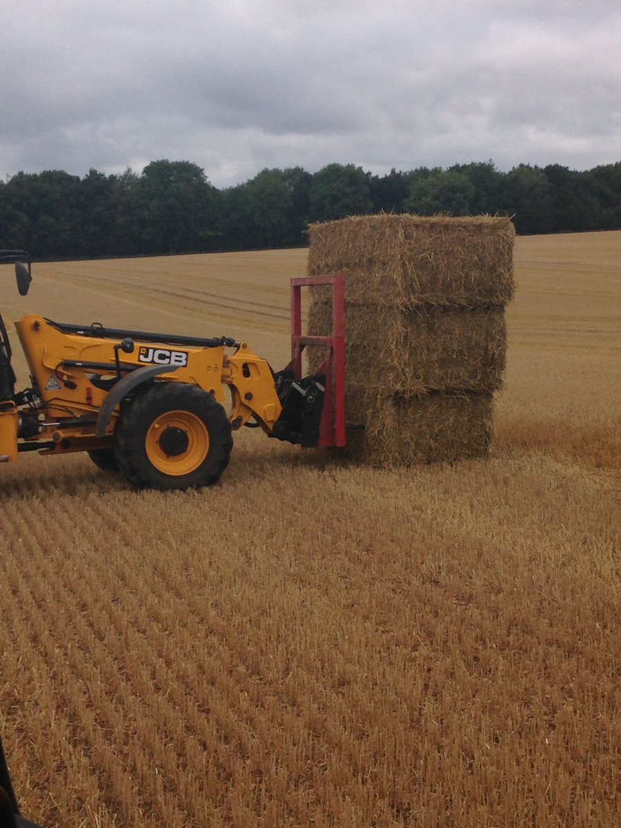 SimonMcpherson4's tweet photo. 3049 bales the 3 we've been looking for https://t.co/yZ8pH6Goof
