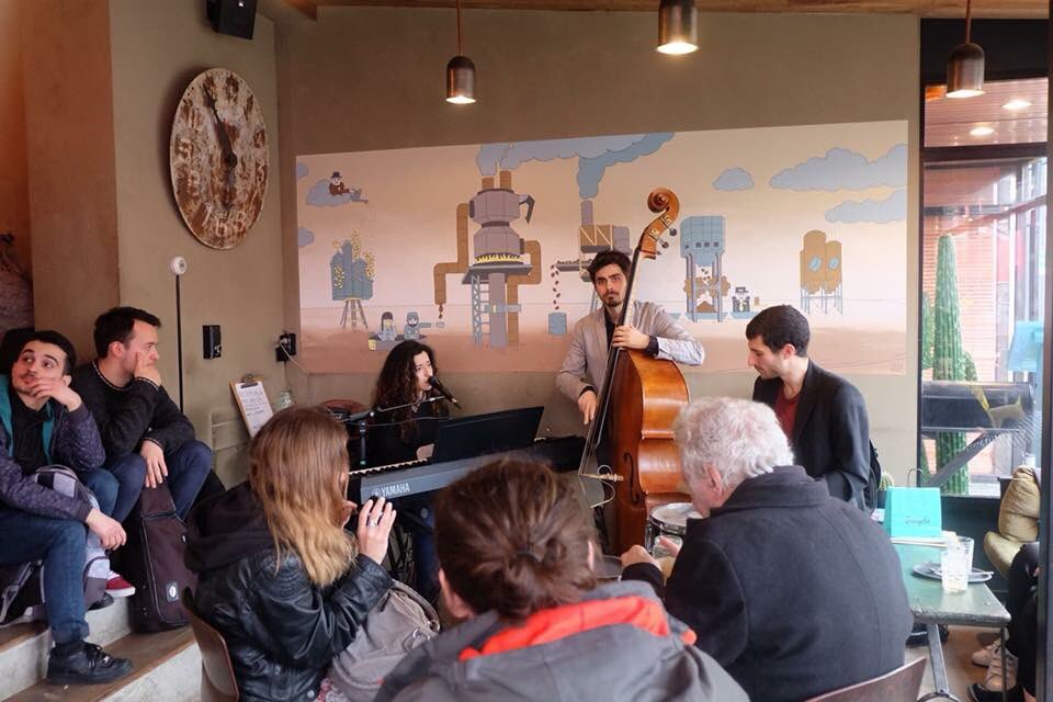 storks070's tweet image. Zaterdag van 17:00 tot 18:00 zijn we weer in #Hometown met live-muziek van #BantyHoller. Benieuwd naar de sfeer? Zie hieronder een aantal foto's van onze voorgaande edities.