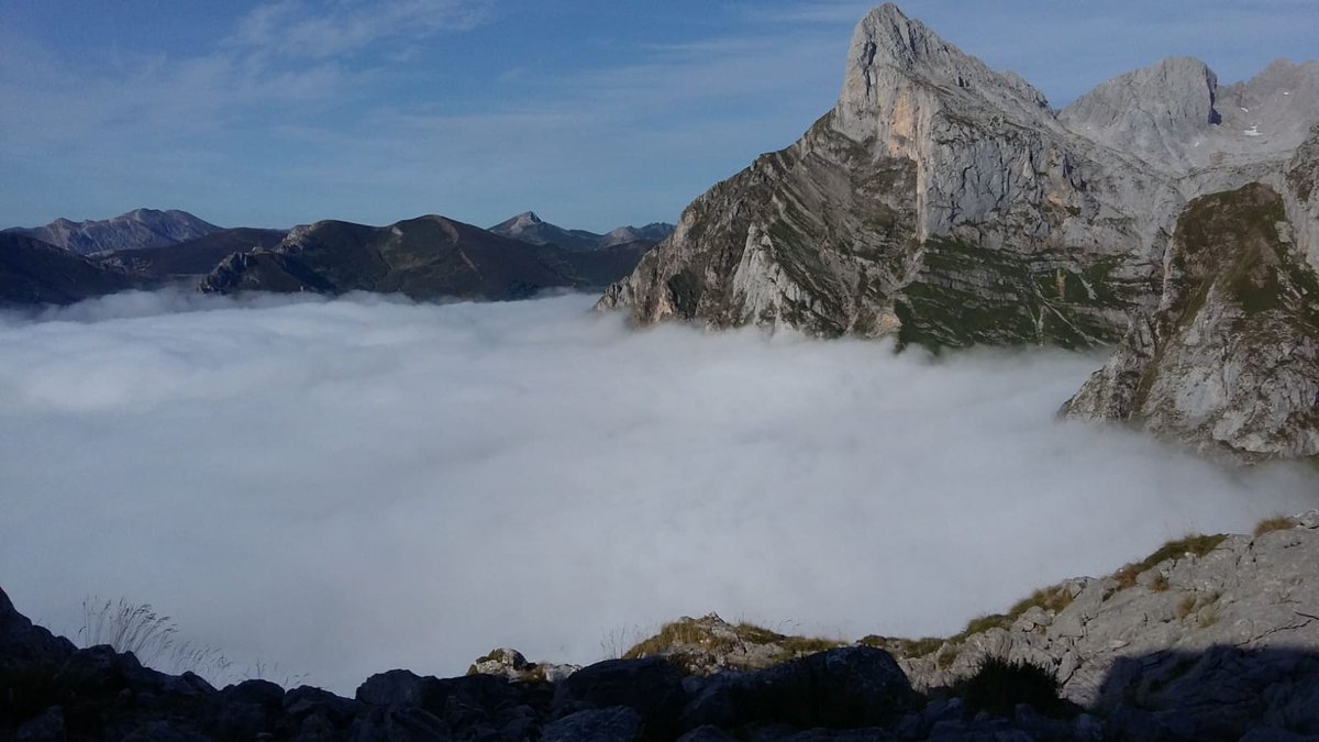 ¿Alguien puede superar ésto? 
#AhoraMismo #MarDeNubes #FuenteDé #ComparteCantabria