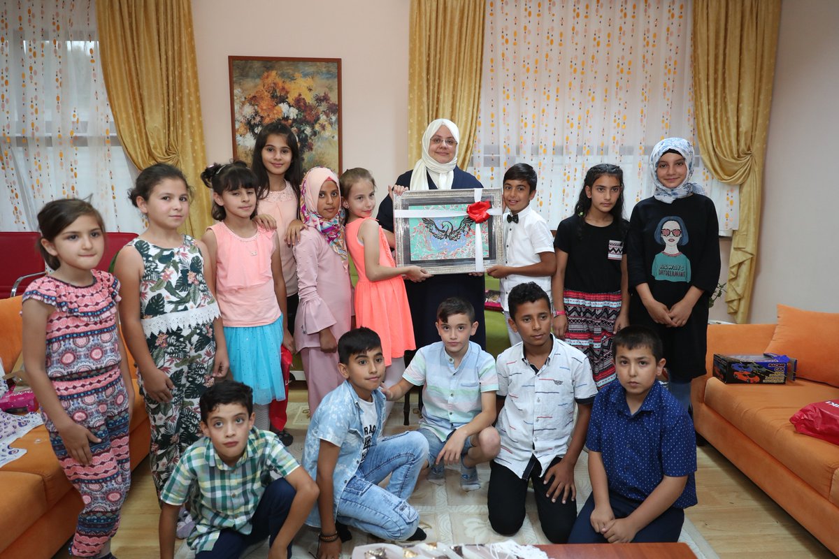 zehra zumrut selcuk on twitter bayramin coskusunu bakanligimiza bagli saray kampusu icerisinde bulunan cocuk evleri sitesi ndeki kardeslerimizle doyasiya yasadik gulen gozleri ve simsicak yurekleriyle bizleri karsilayan cocuklarimiz iyi ki varsiniz