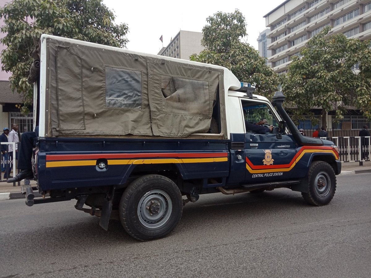 Sarah Kimani on Twitter: &quot;A Kenyan police vehicle follows the  demonstrators. Just one vehicle. No anti riot gear.  https://t.co/wCJbDV78nZ&quot; / Twitter