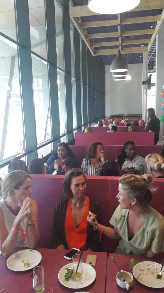 Officiële start schooljaar medewerkers. Delen van vakantieverhalen en starten met nieuwe energie in een nieuwe multifunctionele aula #ditismbo #mooivak #onderwijs