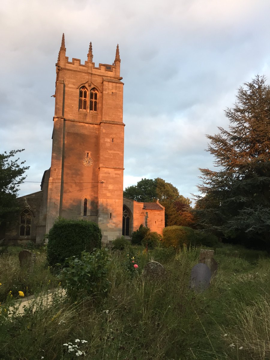 2018EYCHUK's tweet photo. The Armistice Display at St Swithun’s Parochial Church Council 🌟🌟
This knitted display of Poppy’s will be presented at the front of the Church of St Swithun’s until the 11th of November! 
https://t.co/E50kRe6t8K https://t.co/6eNXDVy7WX