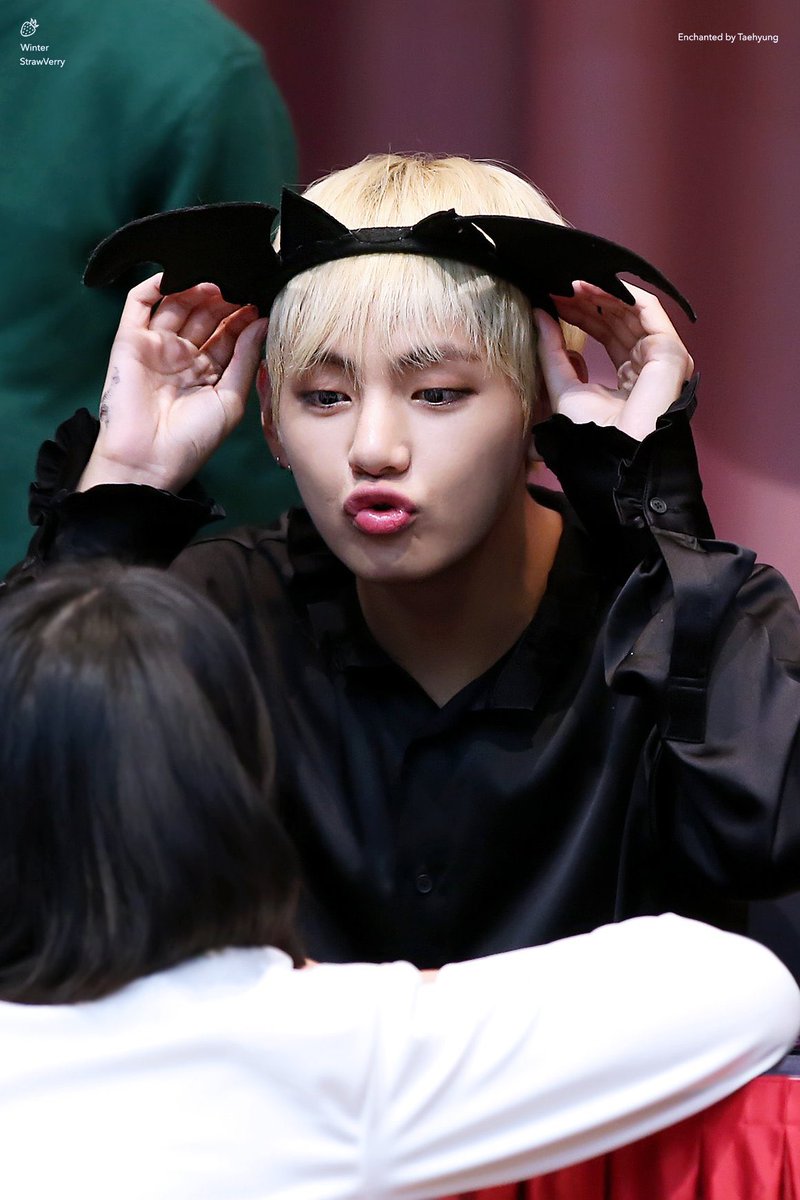 taehyungpic's tweet photo. 🐯💜

#뷔 #태형 #방탄소년단 #taehyung #V #BTS @BTS_twt https://t.co/ElR1QZ3Tyv