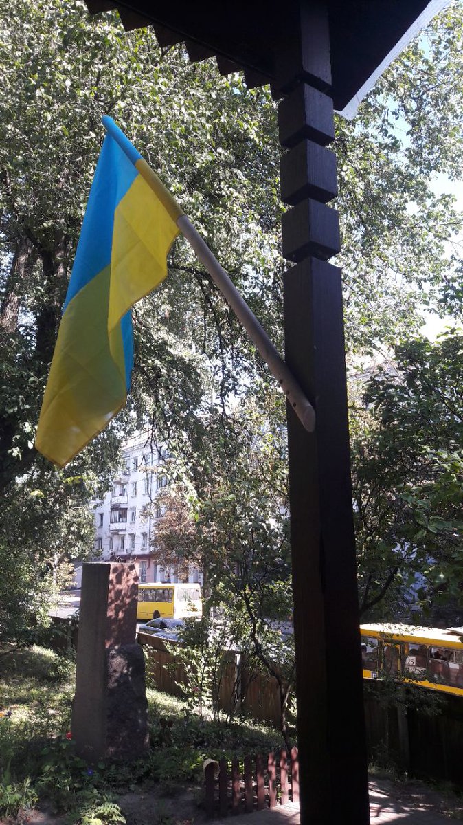 PriorkaHata's tweet photo. З Днем Державного Прапора.) https://t.co/Yawq8C9SwG