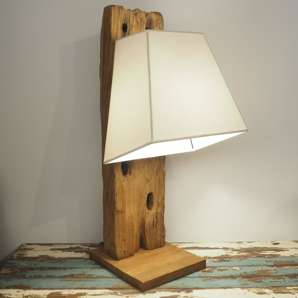 RusticHouseCafe's tweet image. Wonderful unique and atmospheric lamps,beautifully structured from reclaimed teak, table and floor standing available.  bit.ly/2w9tX7C #rusticlighting #homedecor #lampdesign #teakwood #interiorstyling
