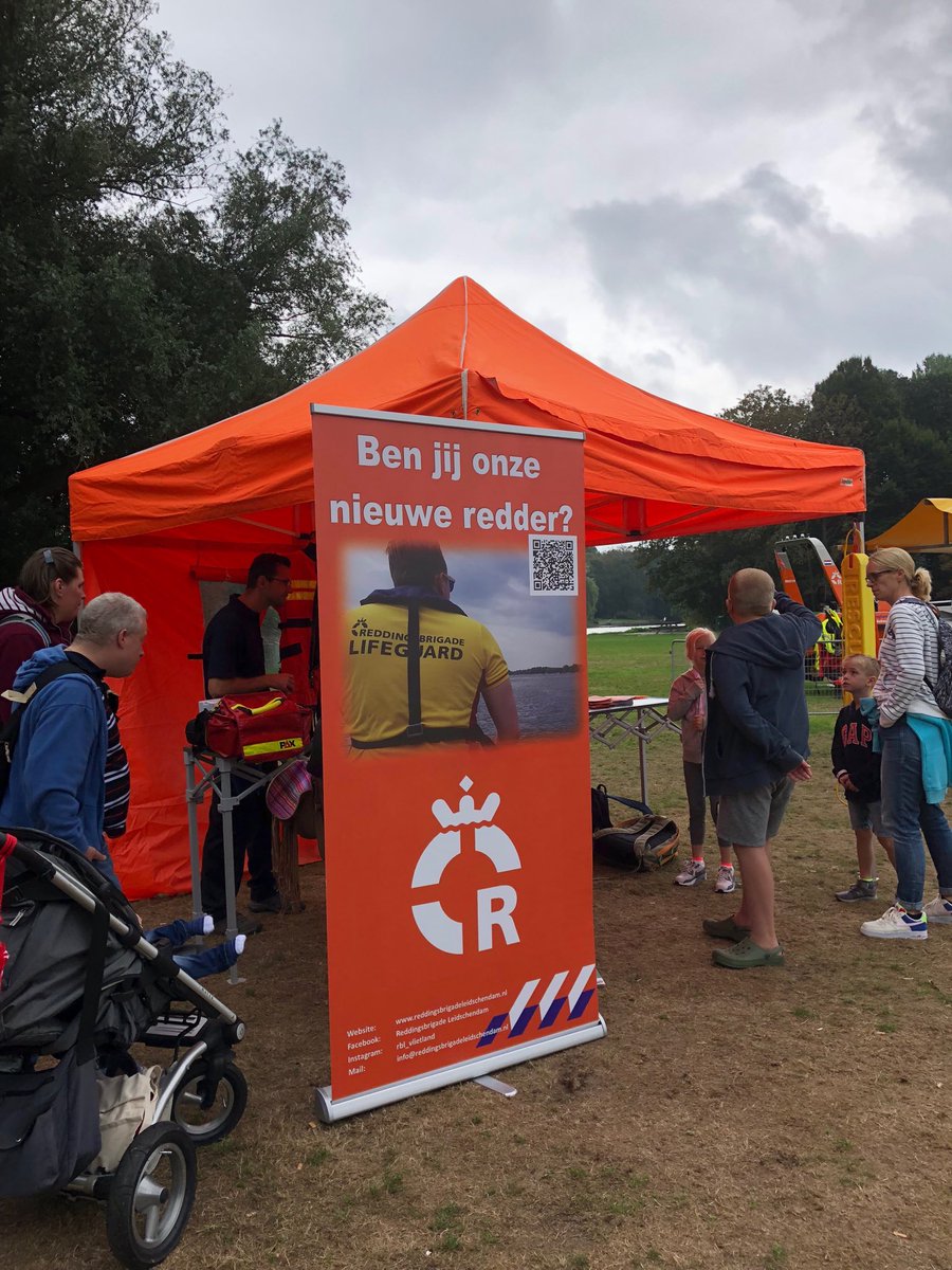 112dag's tweet image. Ben jij onze nieuwe #redder? Kom naar de #112dag 2018 #Zuiderpark en maak een ‘rondritje’ in de boot van de reddingsbrigade. ⁦@RBDenHaag⁩  ⁦@KNBRD⁩ ⁦@KNRM⁩