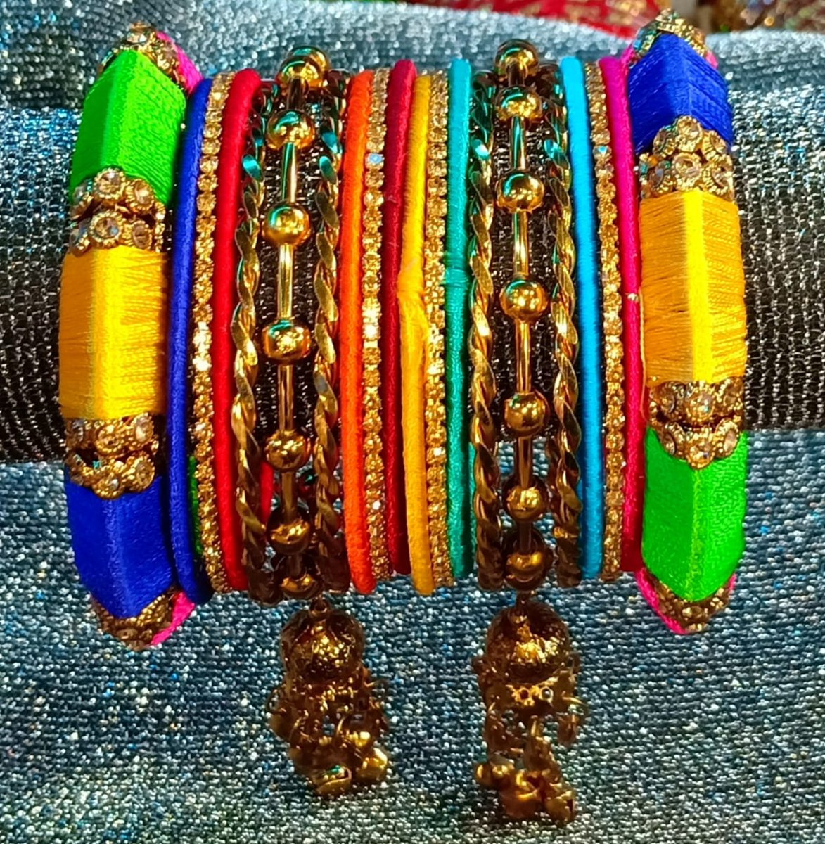 BangleBee's tweet image. Whenever i see beautiful bangles i just remember a beautiful girl who loves bangles..
#Bangle #style #fashion #india