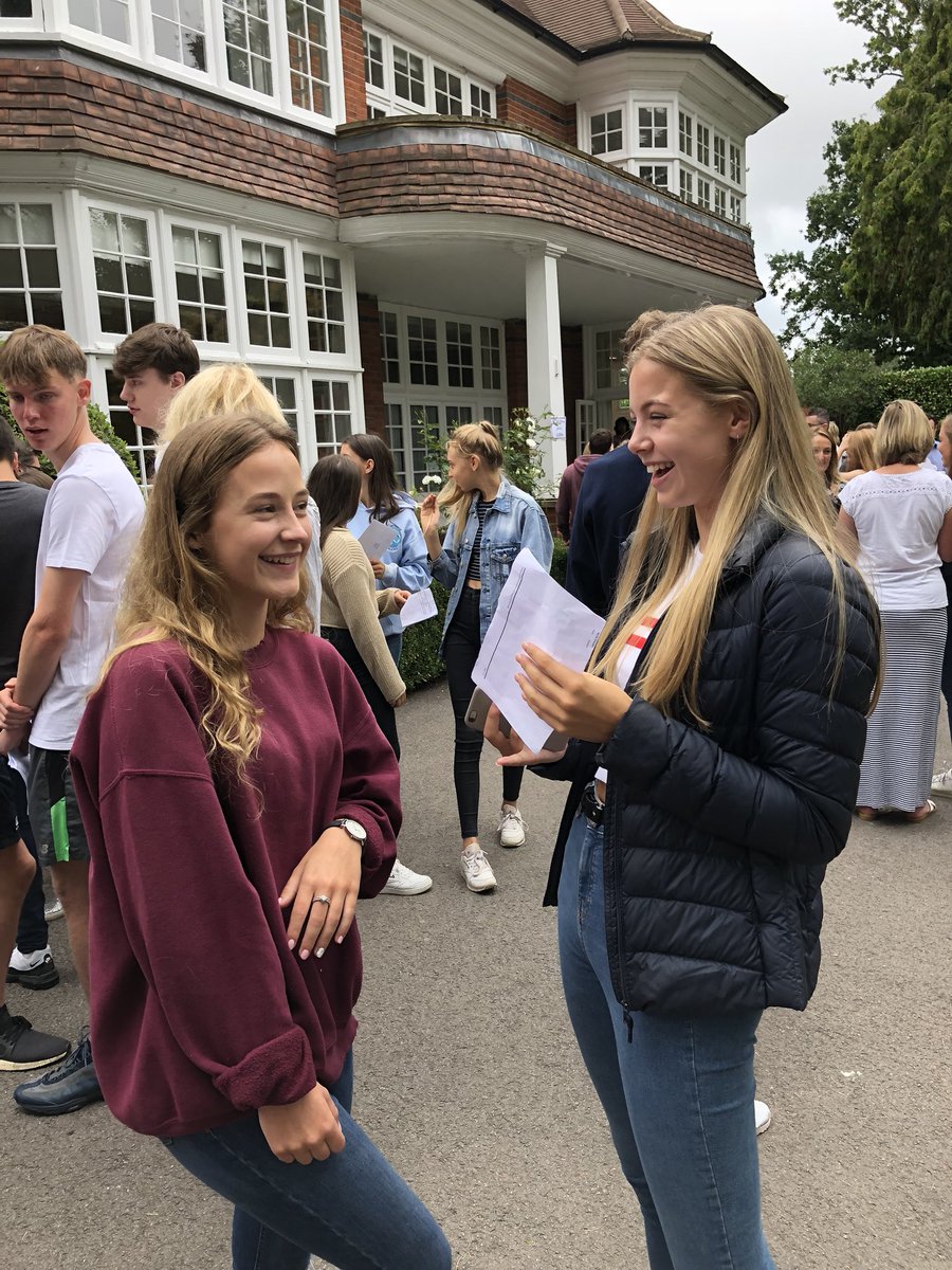 LingfieldHist's tweet image. Amazing #IGCSEresults 🙌 Well done 70% A*/A 😁😁😁