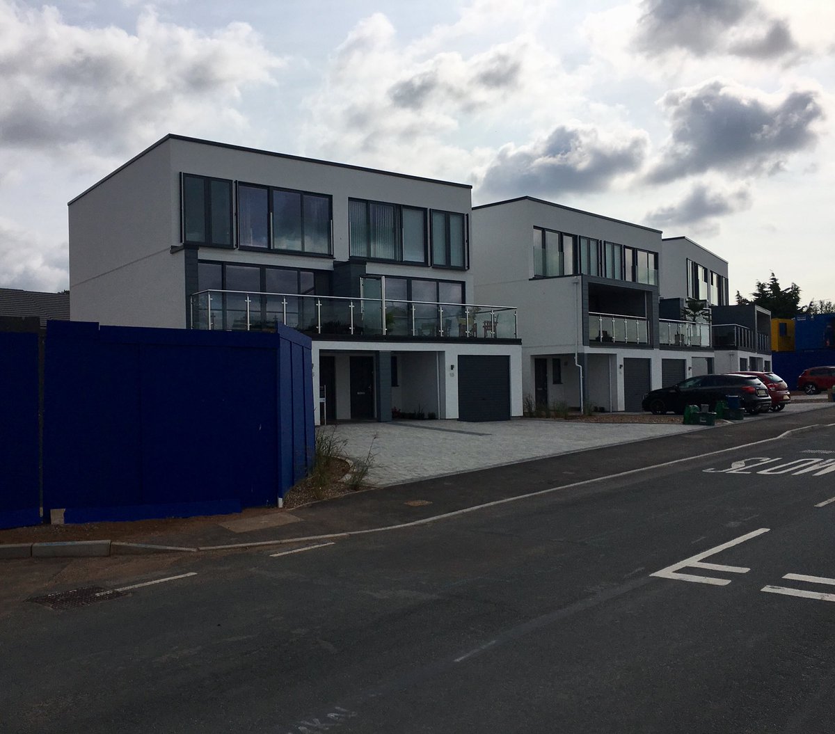 The first phase of ‘Mudbanks’ Exmouth are now occupied, with a lovely view across the Exe estuary. First project by Western Counties Roofing with @ikopolymeric SG-SM membrane on both balconies and main roofs. #exmouth#westerncountiesroofing#singleply
