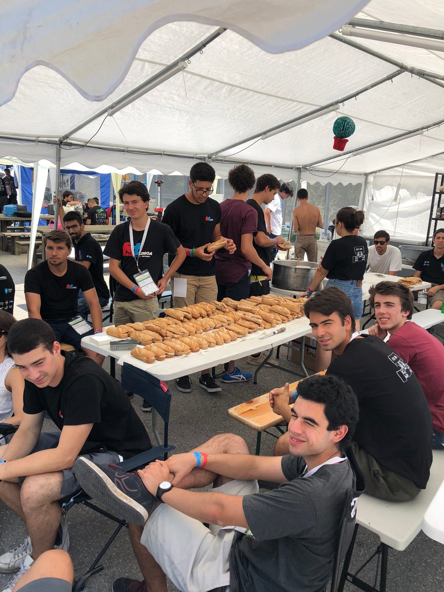 It was very exciting being at the FSS (Formula Student Spain) event yesterday with <a href="/FST_Lisboa/">FST Lisboa</a>! The first photo is from the design event 🏎️ #FSS2018