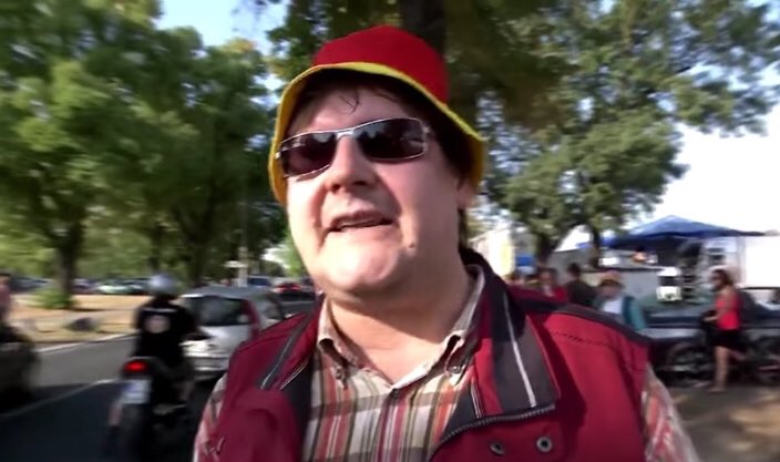 Buckethat, Sunglasses, Designerjacket: Am meisten wundert mich bei diese Video, dass LKA-BOI nicht plötzlich angefangen hat zu rappen.