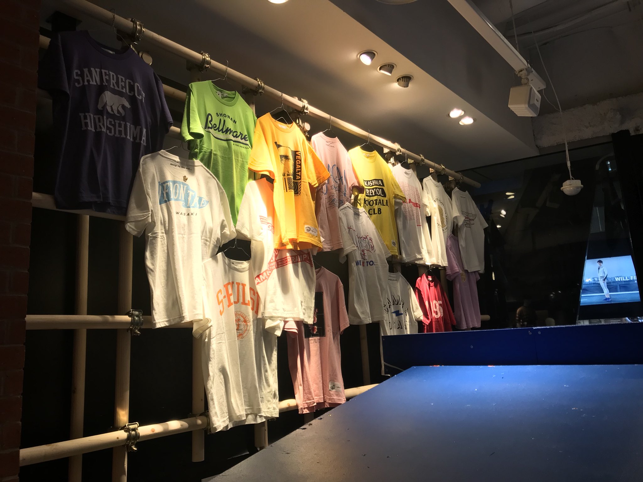 ワールドサッカーダイジェスト編集部 A Twitter Jリーグ ファン必見 街でも着れるファンｔシャツが登場 人気ブランド Niko And がｊクラブとコラボ サッカーダイジェストweb T Co Sbwakhfdb0 Jリーグ Jleague Jリーグ好きな人rt 浦和レッズ