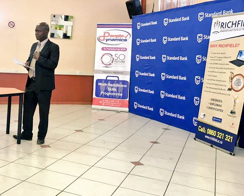 MphoMolefeZA's tweet image. Prof Makombe:"Nowadays employers ask you what you bring to the table...so we are here to help you define what it is you bring to the table". #workplacereadiness #Yournexrlevel