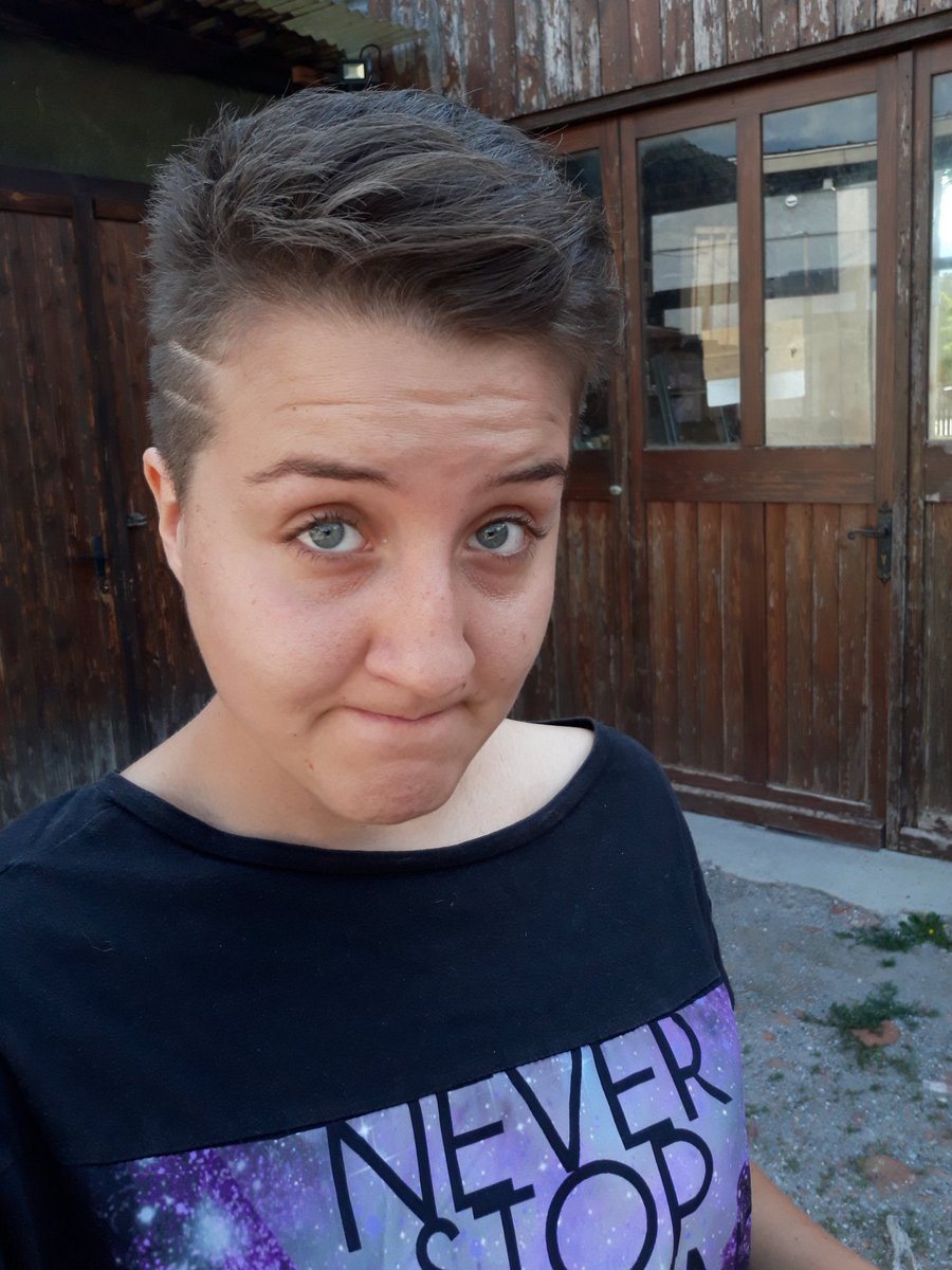 _imradioactive's tweet photo. Yo guys it's me, your favourite 22 years old toddler! 🙈😂 

#lookpositive #newlook #newhaircut #wlw https://t.co/bDx2zCrGh2