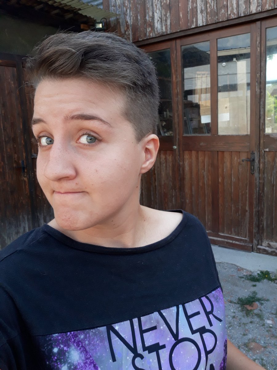 _imradioactive's tweet photo. Yo guys it's me, your favourite 22 years old toddler! 🙈😂 

#lookpositive #newlook #newhaircut #wlw https://t.co/bDx2zCrGh2