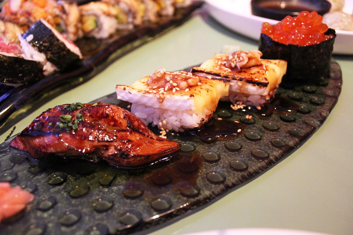 GrupoNomo's tweet photo. Nigirs de anguila, brie flambeado y gunkan de huevas de salmón🍣🙌
.
.
.
#GrupoNomo #megustaelsushi #japones #igersbcn #igerscatalonia #sushilovers #sushi #yummy #delicious #barcelona #kuo #nomosarria #nomogracia #nomomoto #jani #farnomo #nomonautic https://t.co/Tw4sjcBEne