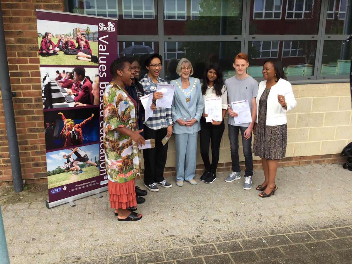 carolinecm96's tweet photo. Huge congratulations to all students in Merton for their impressive GCSE results. Here with Headteacher Lisa Peterkin and students of ⁦@stmarks_academy⁩ and Deputy Mayor of Merton, Cllr Geraldine Stanford. https://t.co/RGt7ri8AmE