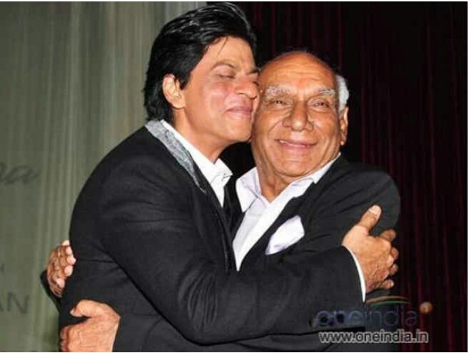 SRKChamparanCFC's tweet photo. @iamsrk with #yash_chopra https://t.co/mjk611dclf