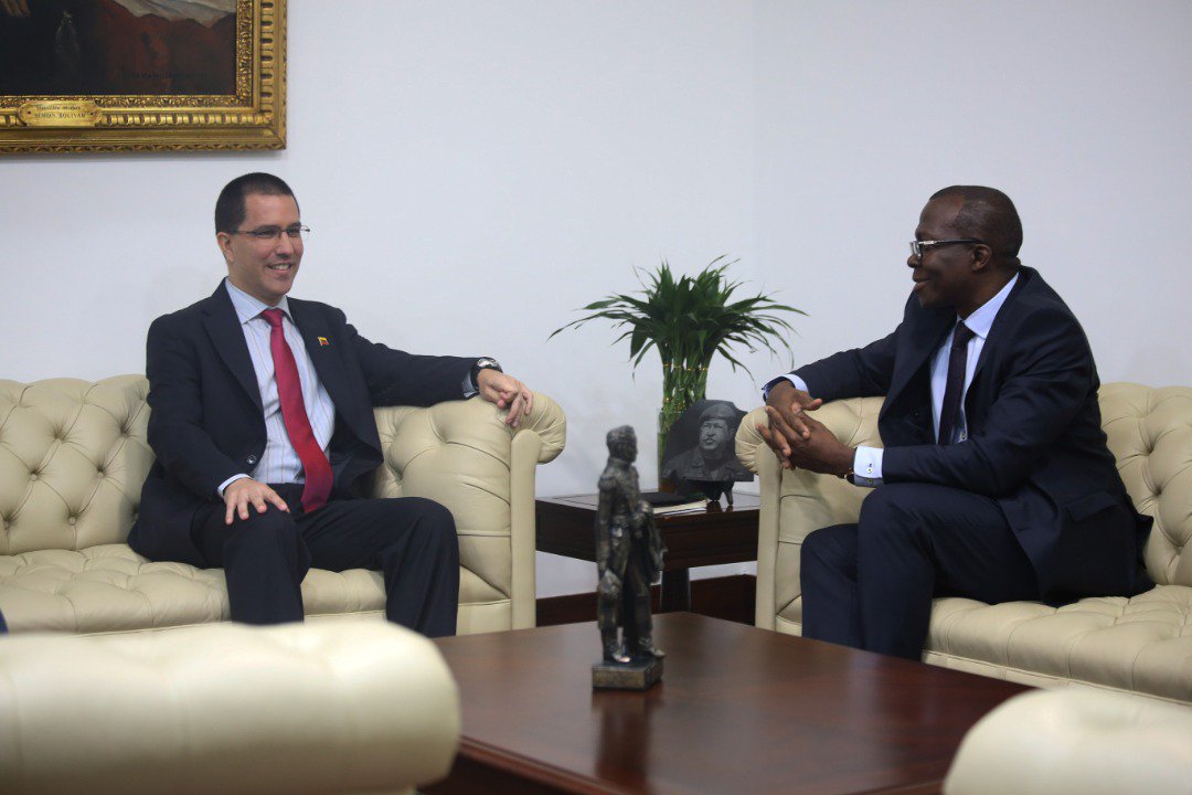 jaarreaza's tweet photo. Recibimos al señor Matthew Crentsil, nuevo Representante de ACNUR en Venezuela. Un experto con amplia trayectoria en la materia. Nos ha expresado su firme compromiso para trabajar en plena coordinación con el Gobierno Bolivariano. ¡Bienvenido! https://t.co/0YP4yIMc05