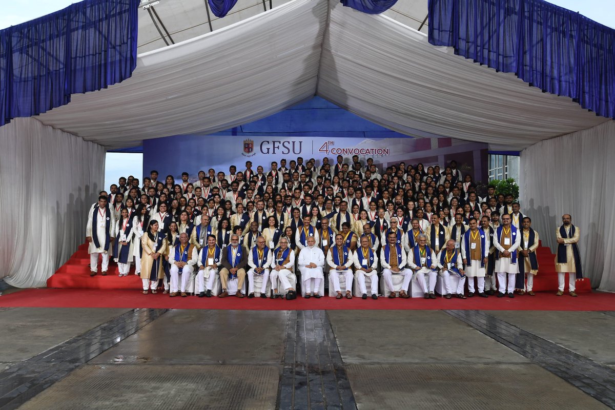 narendramodi's tweet photo. Addressed the convocation of the Gujarat Forensic Sciences University.

It was wonderful being among bright young minds, who pursued a line of study that is of great importance in this day and age. Congratulations to those graduating. 

Here is my speech. https://t.co/Led3z4TOVr https://t.co/O7nvbe2E89
