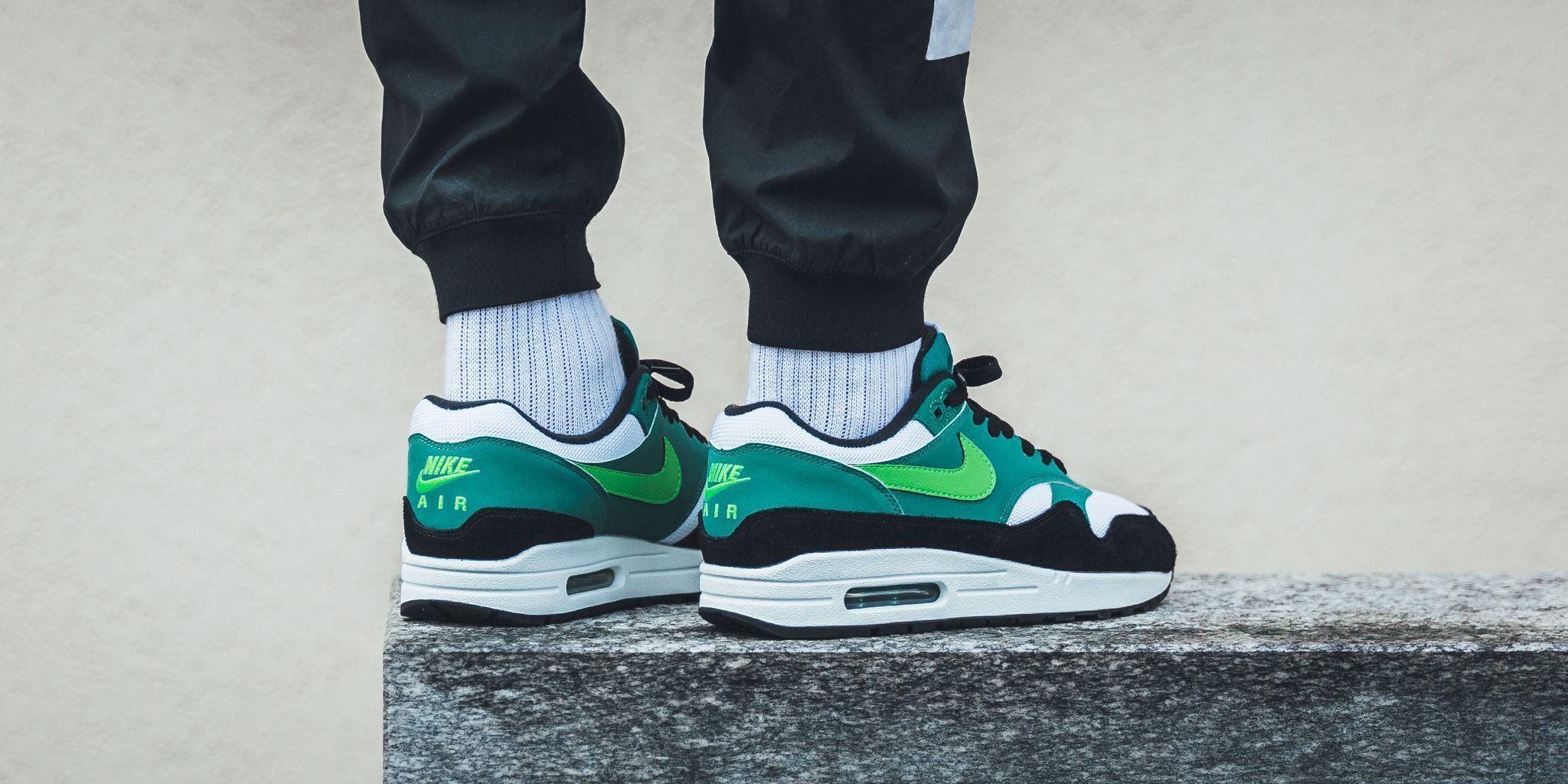 Titolo on X: "#brandnew ❗️Nike Air Max 1 💚 "White/Green Strike-Neptune  Green-Black" for purchase here ➡️ https://t.co/yyHax8BgjG #nike #niketalk  #nikeairmax1 #airmax1 https://t.co/umE4OP5XqU" / X