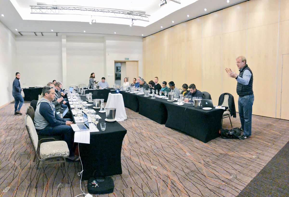 SAwineshowcase's tweet photo. The cool Cape Town crew doing the #ElginWine tweet up!
@RKershawWines @kgbwine @KrulkopM @darrynvdwalt @1karlien @audaciouslysels @miss_dhanusha @GuyMcDonald @jonolef @ChefSueAnnAllen @Bubbalubs @JaneSmithZA @Throughthewine @CliffordRobots @MarykeRoberts @bernardgwhisky https://t.co/a0DpB5TQUc