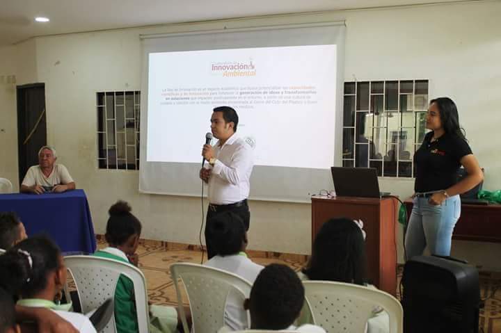 ideifactory's tweet photo. En nuestro #TBT de hoy, compartimos los momentos vividos en el lanzamiento de la Red de Innovación Ambiental en las instituciones educativas Ambientalista de Cartagena y Madre Gabriela de San Martín ✔ Esto es posible gracias a @ESENTTIACol y @fundmamonal https://t.co/ZAuTkf3pTv