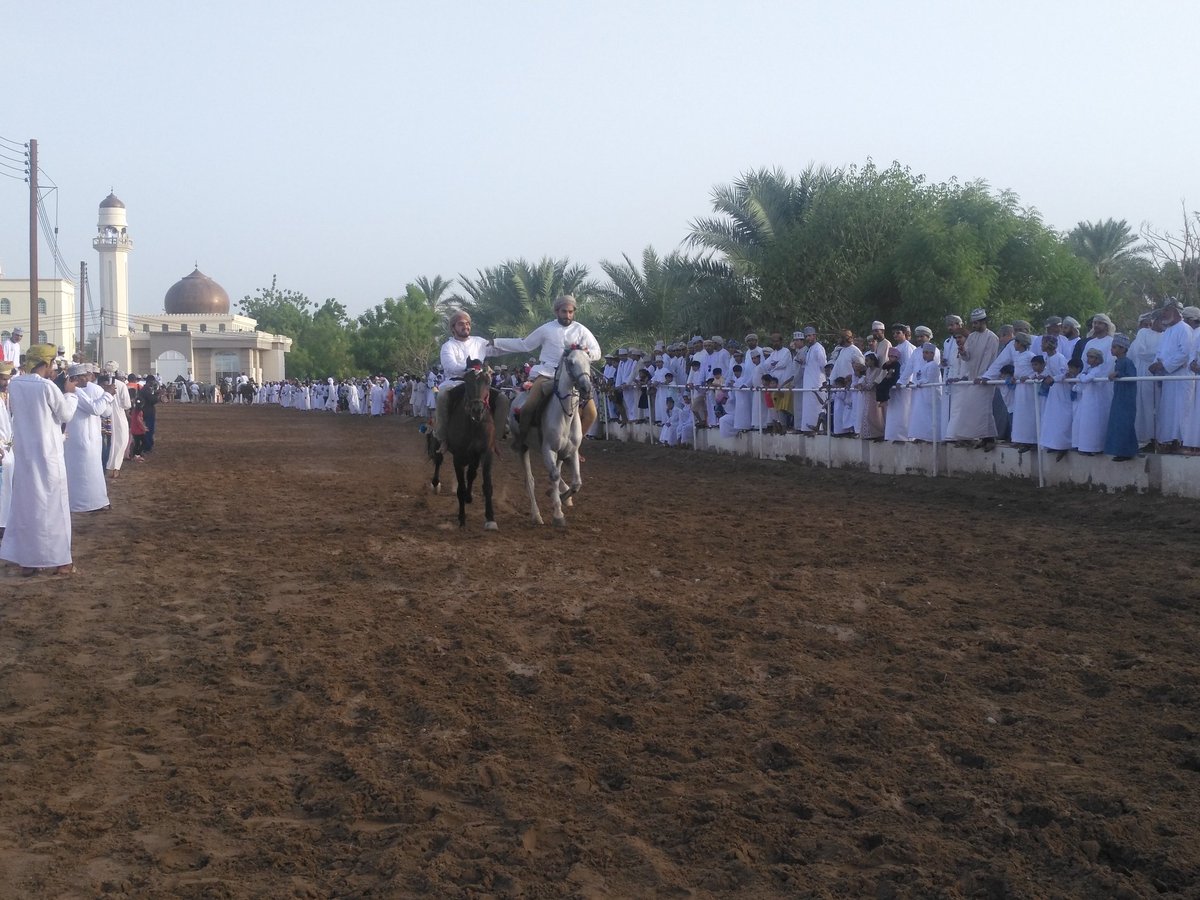 ibra1813's tweet photo. جانب من سباق عرضة الخيل بقرية الثابتي بولاية ابراء https://t.co/IHv3OfsU9S