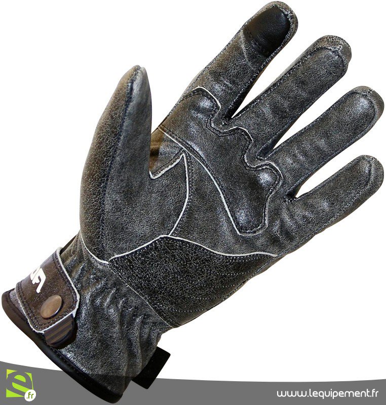 Cuir de vache, look rétro et protections suffisantes pour afficher de vraies prétentions routières, le tout en s'affichant à moins de 50 € ? C'est le pari d'ADX (marque de <a href="/P2RMOTOR/">P2R</a>) avec des #gants #moto d'inspiration vintage au nom sans équivoque : lequipement.fr/produit/gants/…