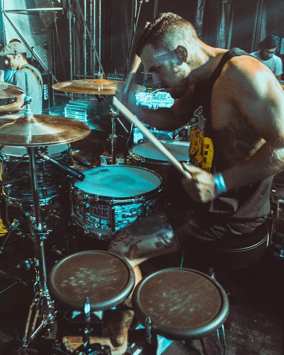 Gracias <a href="/omarisquino/">O Marisquiño</a>! Tener uno de los mejores festivales de cultura urbana en Vigo es todo un orgullo.
Mostrar nuestra satisfacción también al ver que todos los heridos en el accidente del domingo están ya fuera de peligro. ❤️
📸: @DvrkPh