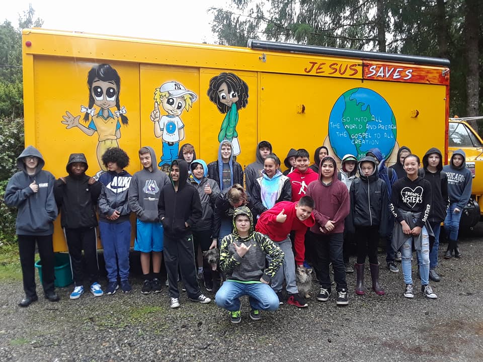CityGatesOly's tweet photo. We want to thank Chinook Middle School for helping City Gates Ministries this past Spring for cleaning our ministry trucks, cutting black berry bushes, etc! They completed over 100 hours in tasks that otherwise would have weighed on the ministry. You kids.. ROCk!!!!! :-) https://t.co/yYGw7Won8O