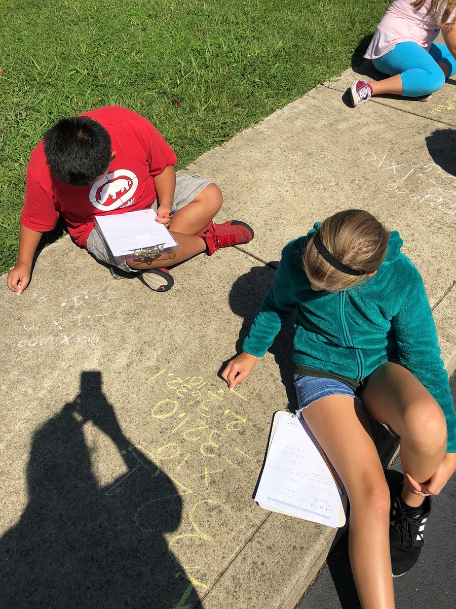 MrsAbney6th's tweet image. A little math outside today! It is beautiful! #mathoutside #creeklife #sce
