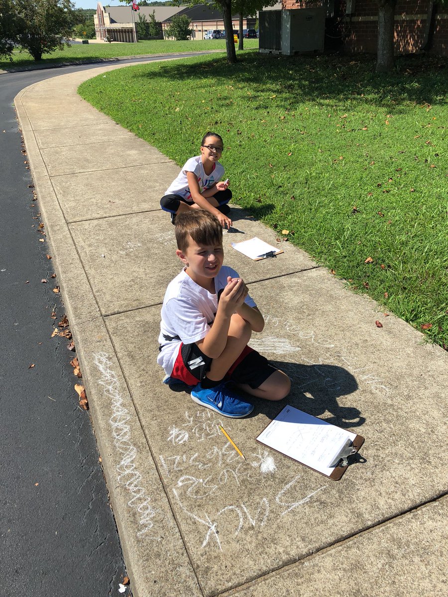 MrsAbney6th's tweet image. A little math outside today! It is beautiful! #mathoutside #creeklife #sce