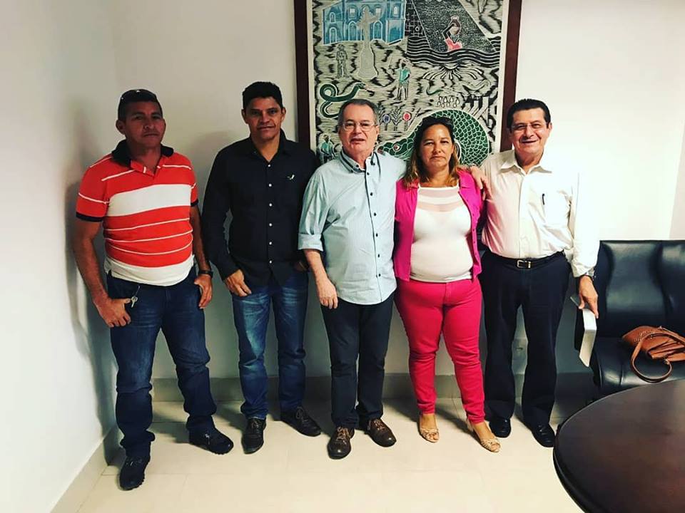 drlevipontes's tweet photo. Recebi em meu gabinete a visita das lideranças de Tutóia, minha amiga Dos Santos e Zé da Esmeralda. Também estiveram presentes o prefeito de Paulino Neves, Roberto Maues (PP), e o ex-deputado Zé Orlando. Obrigado!
#DeputadoLeviPontes #OTrabalhoVaiContinuar #Tutoia #PaulinoNeves https://t.co/CIe1Gd8bb4